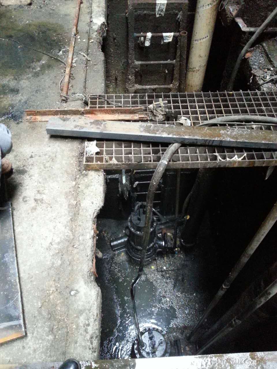 及時(shí)排除隱患 保障收集暢通