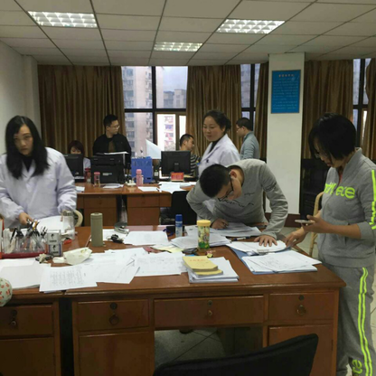 加班加點不言苦 團結協作齊奮戰(zhàn)