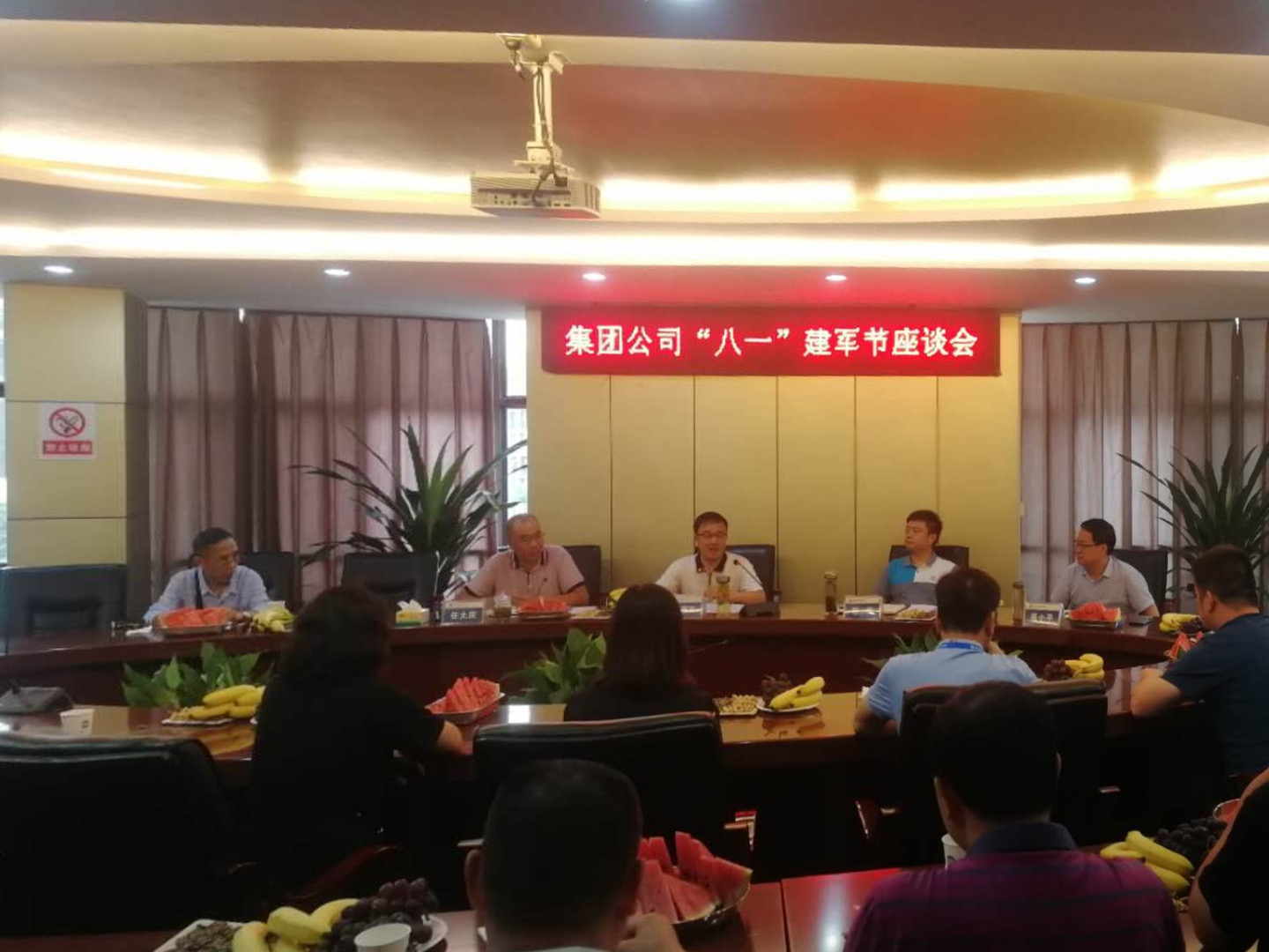 “退伍不褪色，退役不退志”