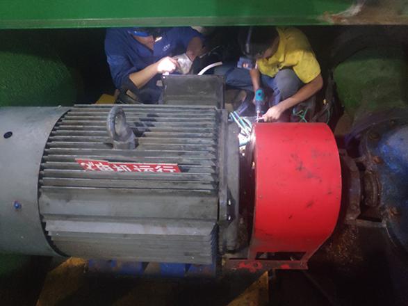 通宵奮戰(zhàn)，順利完成一水廠泵站電氣改造