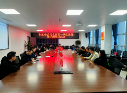 弘揚(yáng)雷鋒精神，在平凡中成就不平凡